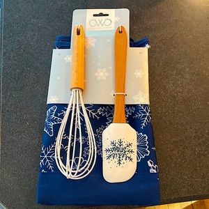 Winter Festive Kitchen Gift Set | Snowflake Apron, Whisk and Spatula. NEW IN PKG